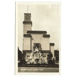 1929 - Plzeň, pomník Jos. Kaj. Tyla, čiernobiela fotopohľadnica, Československo
