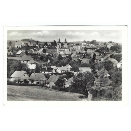 Bystřice nad Pernštejnem, pohľad na mesto, čiernobiela fotopohľadnica, Protektorát Čechy a Morava