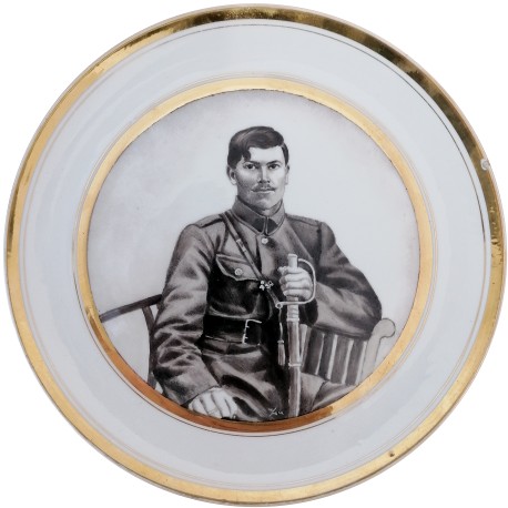 Tanier s portrétom muža v uniforme - Kan, Stará Role, C. M. Hutschenreuther 1909 - 1922
