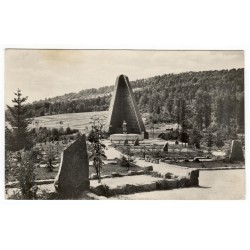 1955 Dukla - Národný pomník a cintorín hrdinov, čiernobiela pohľadnica, Československo